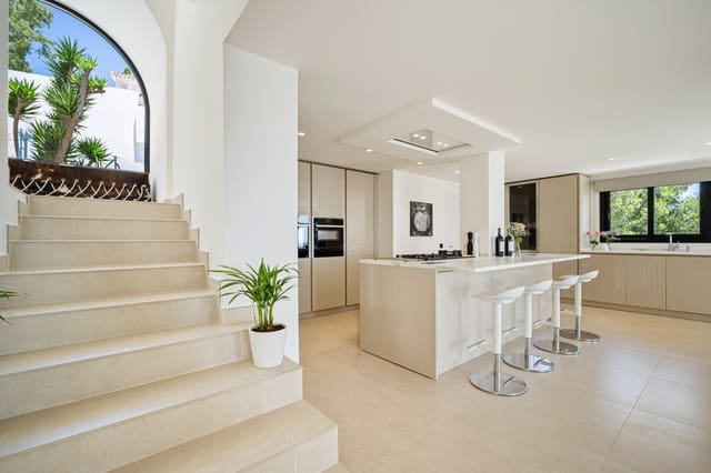 5 quarto Moradia para venda em Los Naranjos, Marbella com piscina garagem - 4 950 000 € (Ref: 9848765)