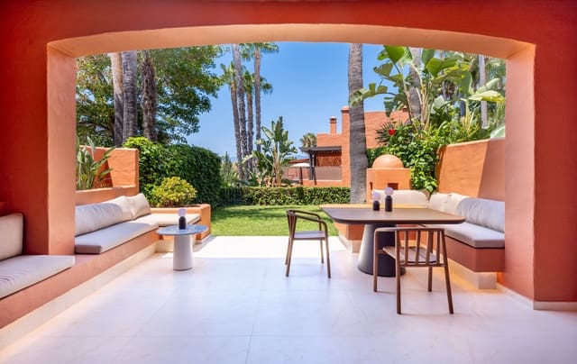 4 makuuhuone Omakotitalo myytävänä paikassa Lomas De Marbella, Marbella mukana uima-altaan 
autotalli - 1 995 000 € (Ref: 9848769)