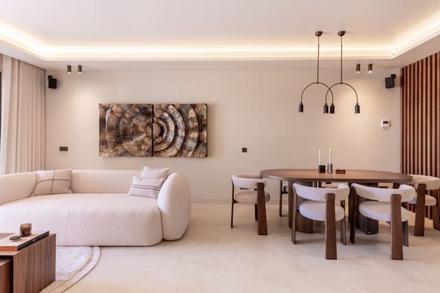 4 makuuhuone Omakotitalo myytävänä paikassa Lomas De Marbella, Marbella mukana uima-altaan 
autotalli - 1 995 000 € (Ref: 9848769)