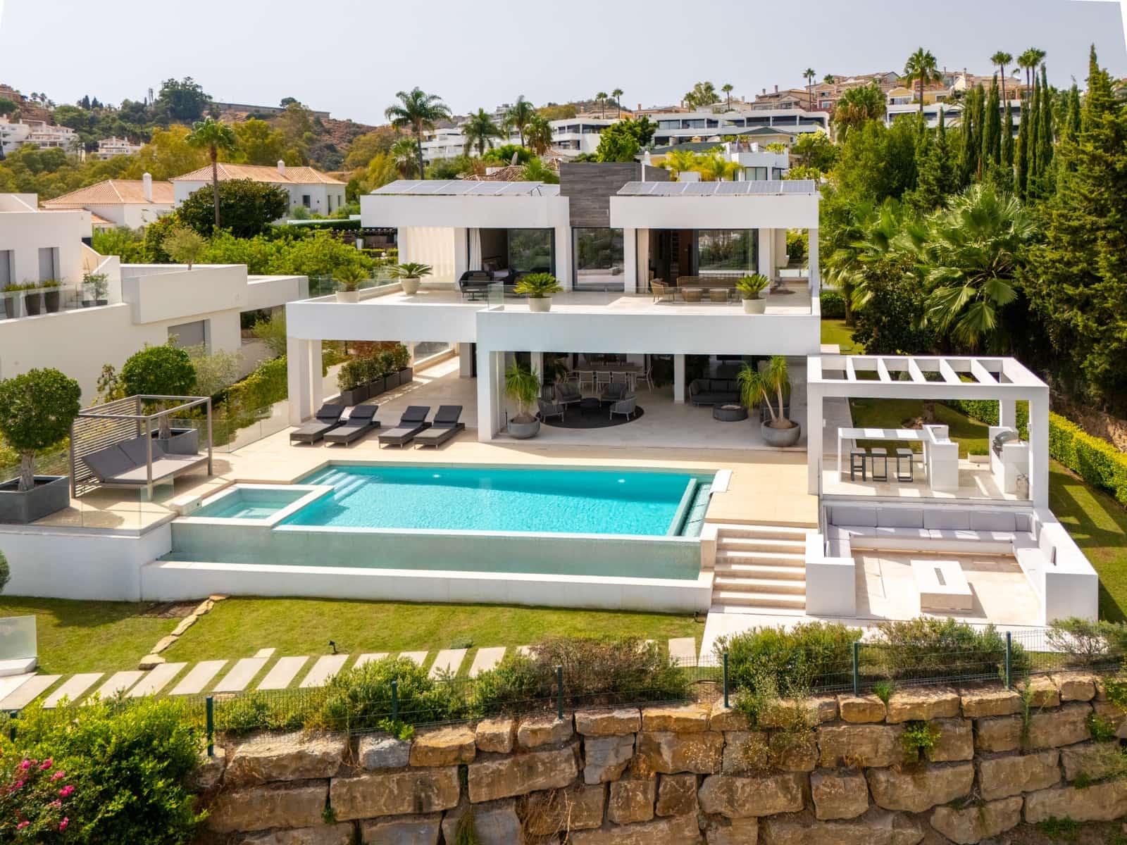 5 bedroom Villa for sale in Nueva Andalucia with pool garage - € 4,995,000 (Ref: 9848773)