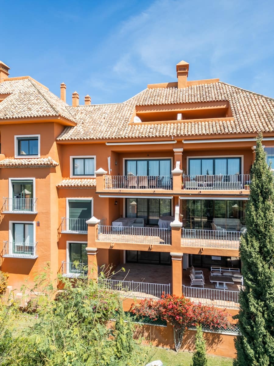 2 bedroom Apartment for sale in Monte Halcones with pool garage - € 675,000 (Ref: 9848774)