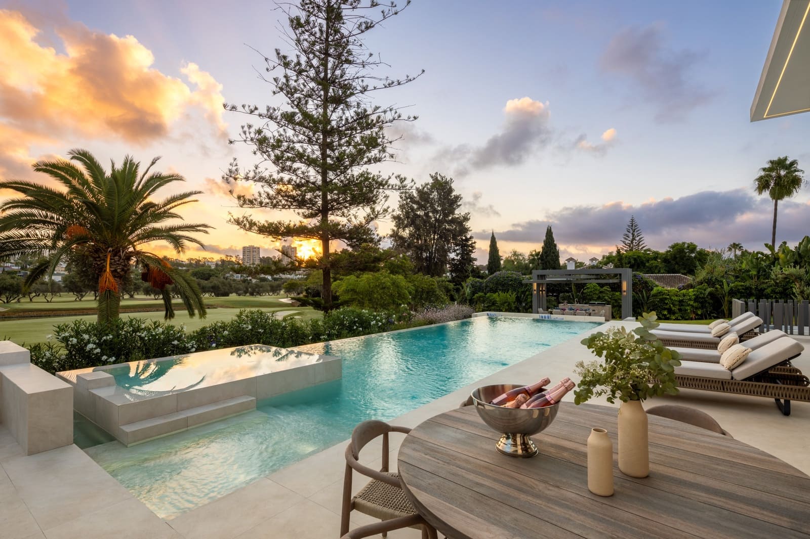 5 quarto Moradia para venda em Marbella com piscina garagem - 7 495 000 € (Ref: 9848776)