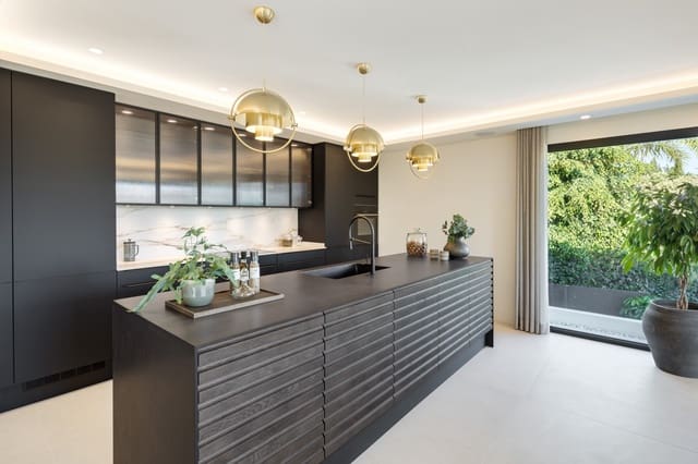 5 quarto Moradia para venda em Las Brisas, Marbella com piscina garagem - 5 950 000 € (Ref: 9848777)