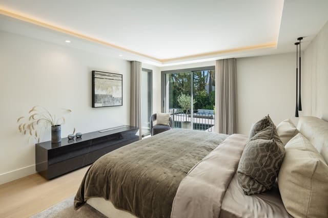 5 quarto Moradia para venda em Las Brisas, Marbella com piscina garagem - 5 950 000 € (Ref: 9848777)