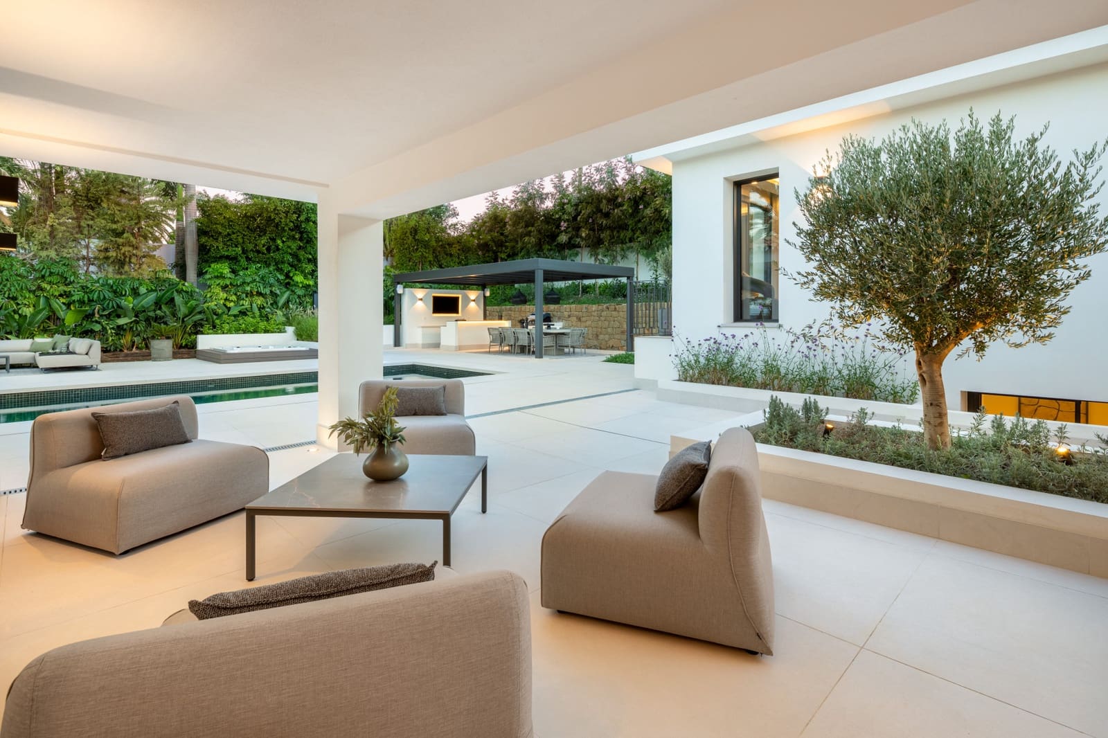 5 quarto Moradia para venda em Marbella com piscina garagem - 5 950 000 € (Ref: 9848777)
