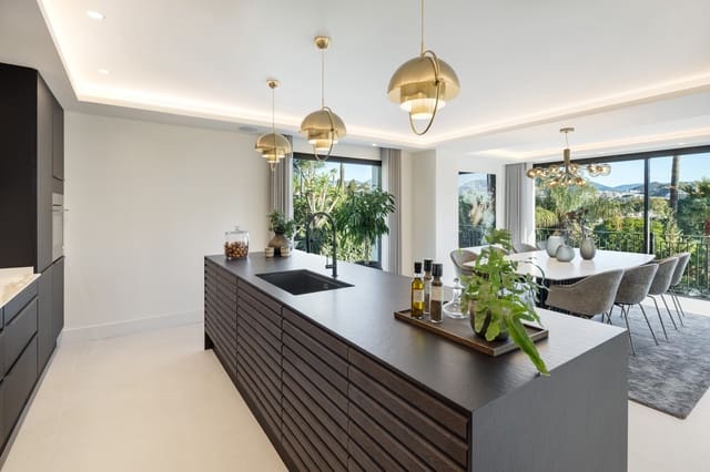 5 soveværelse Villa til salg i Las Brisas, Marbella med swimmingpool garage - € 5.950.000 (Ref: 9848777)