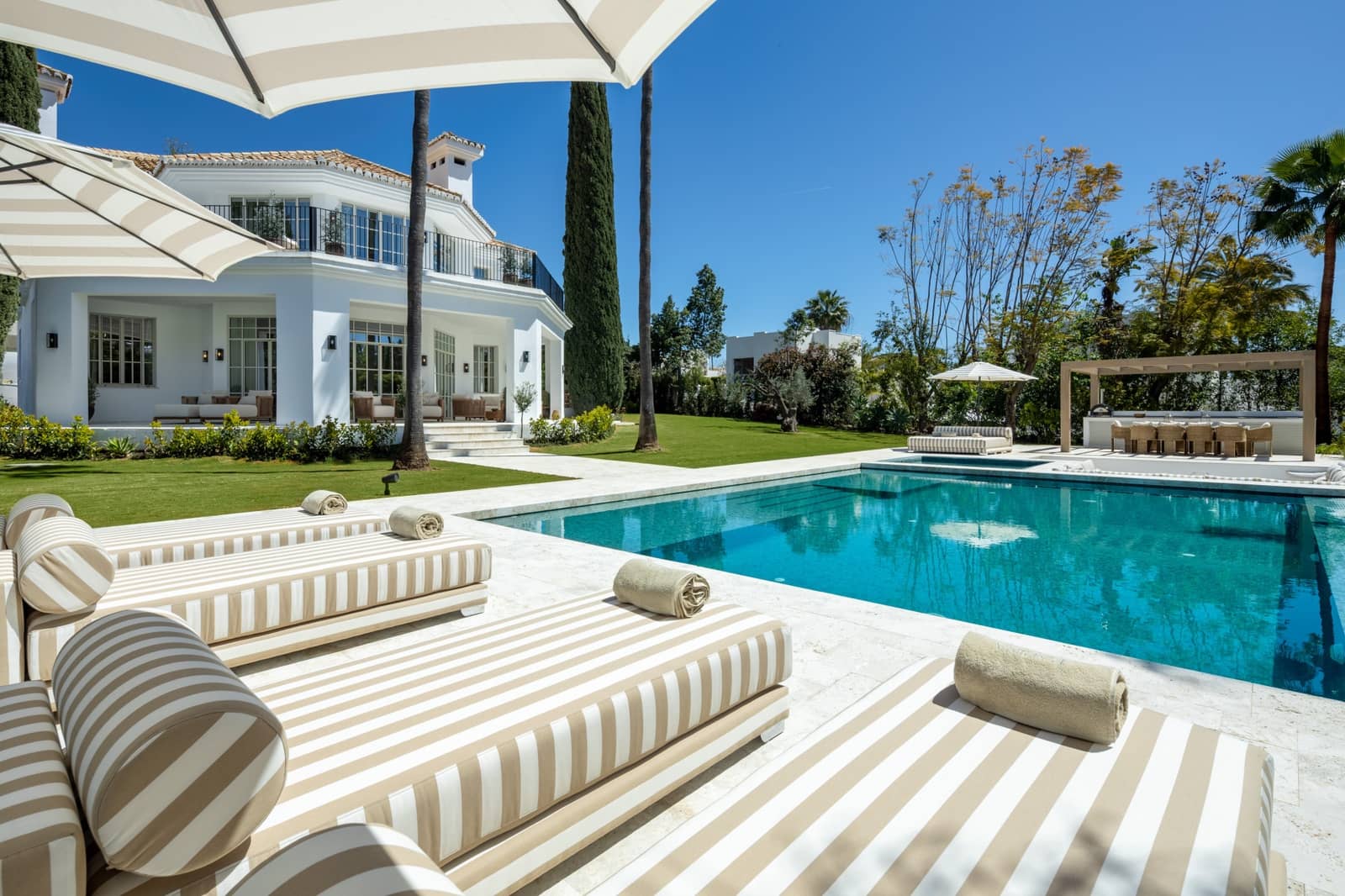 5 bedroom Villa for sale in Nueva Andalucia with garage - € 8,295,000 (Ref: 9848778)
