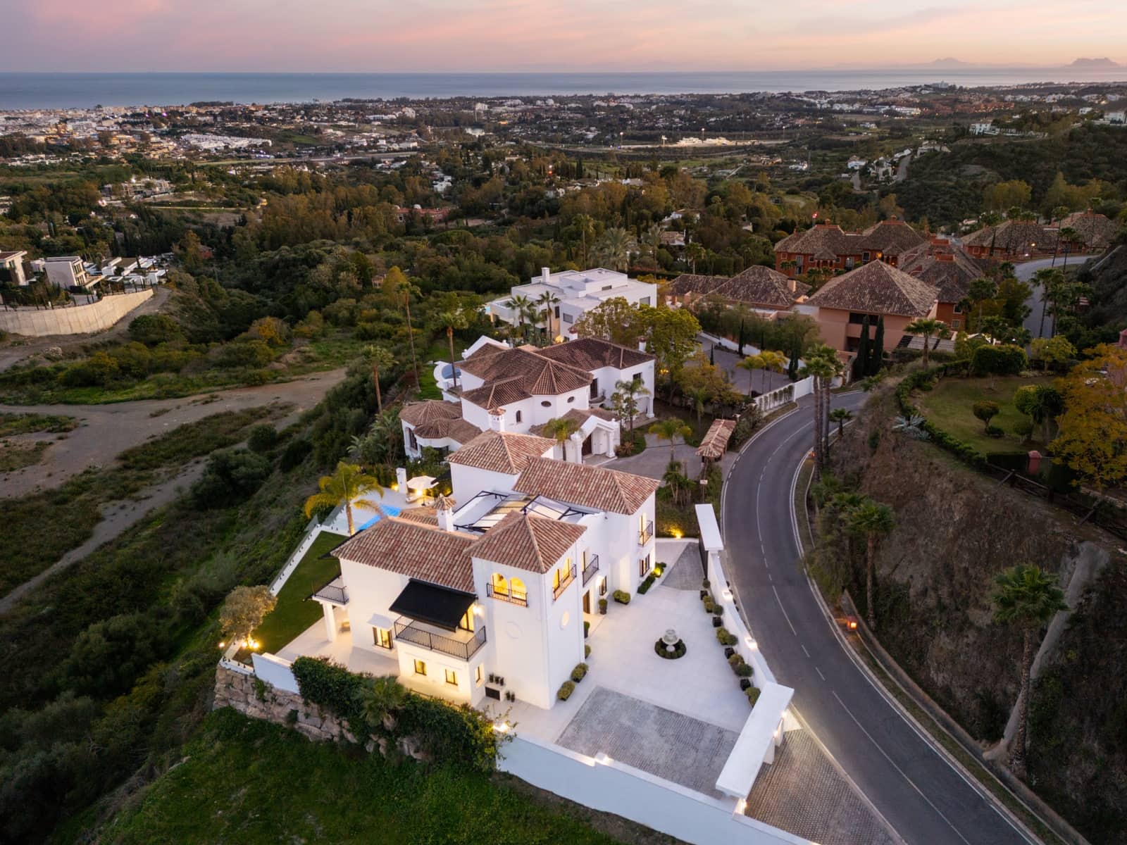 5 sypialnia Willa na sprzedaż w La Quinta z basenem garażem - 4 900 000 € (Ref: 9848780)