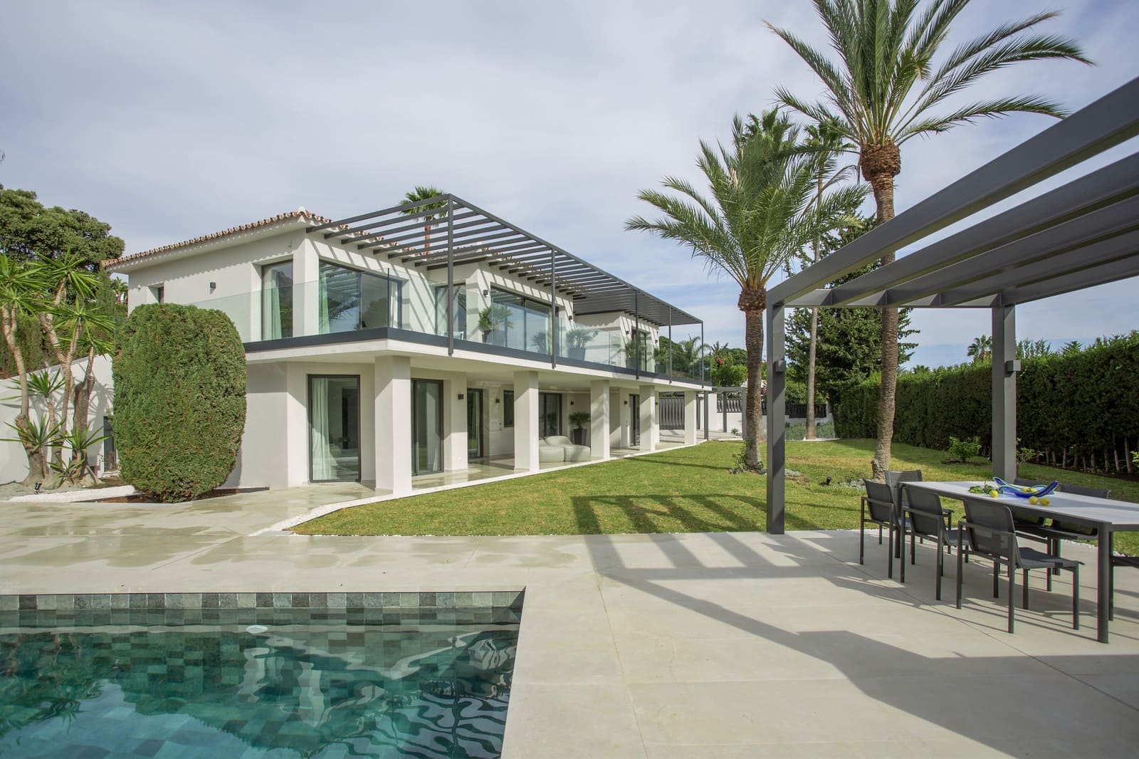 5 sypialnia Willa na sprzedaż w Marbella z basenem garażem - 4 290 000 € (Ref: 9848782)