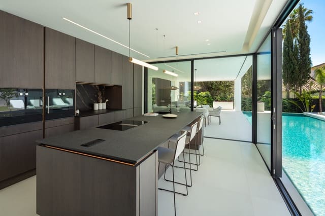 5 quarto Moradia para venda em Las Brisas, Marbella com piscina garagem - 5 995 000 € (Ref: 9848783)