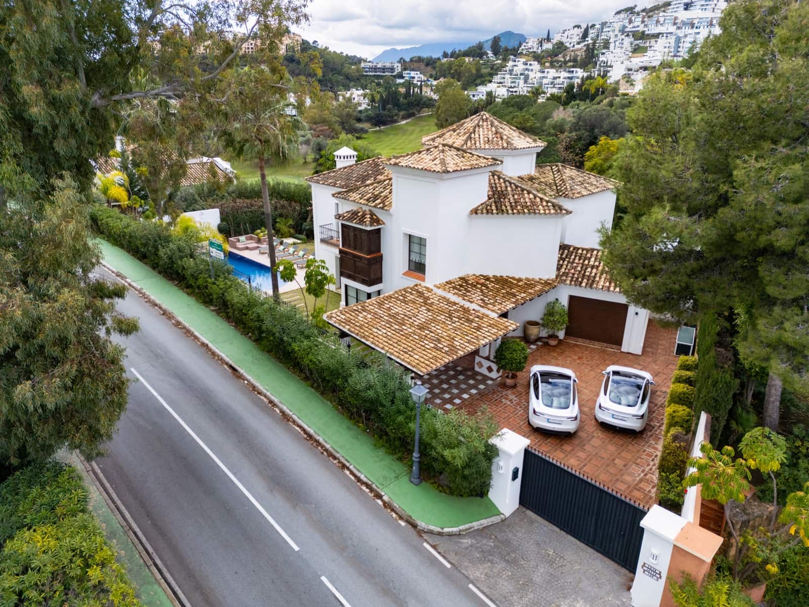 Chalet de 4 habitaciones en Benahavís en venta con piscina garaje - 2.950.000 € (Ref: 9848786)