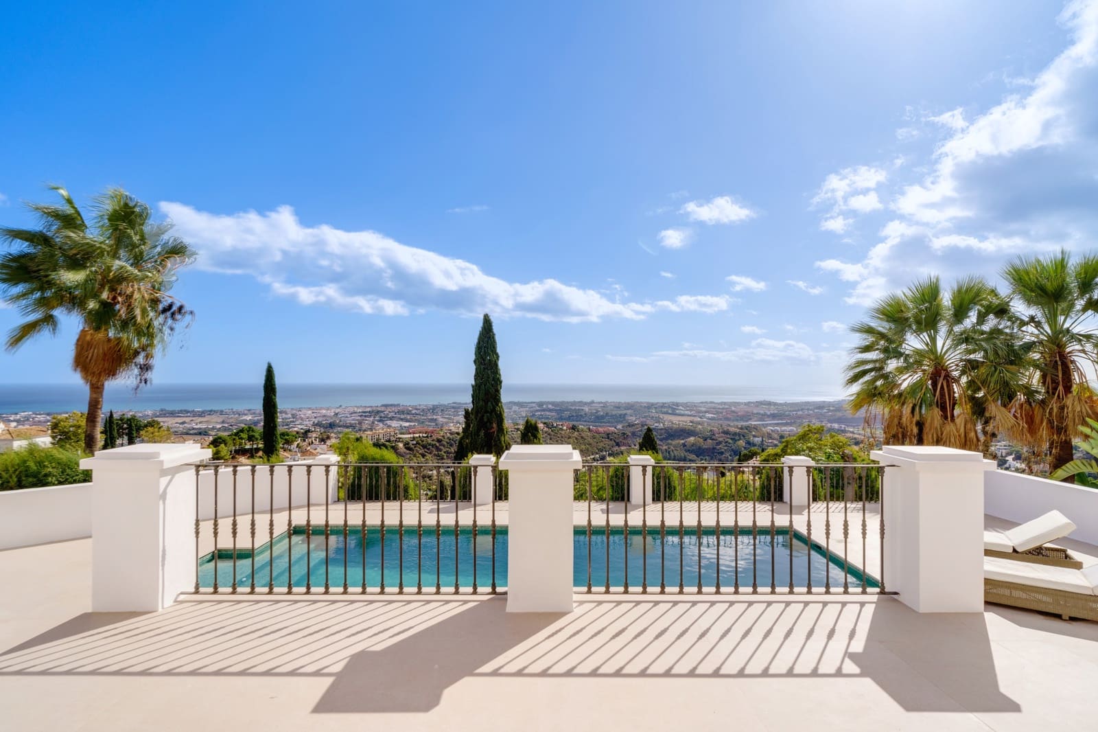 5 soverom Villa til salgs i El Madronal med svømmebasseng garasje - € 6 500 000 (Ref: 9848788)