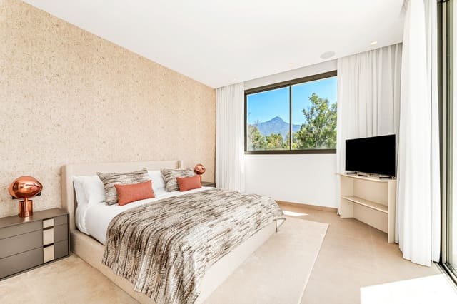 4 quarto Moradia para venda em Los Naranjos, Marbella com piscina garagem - 3 950 000 € (Ref: 9848796)