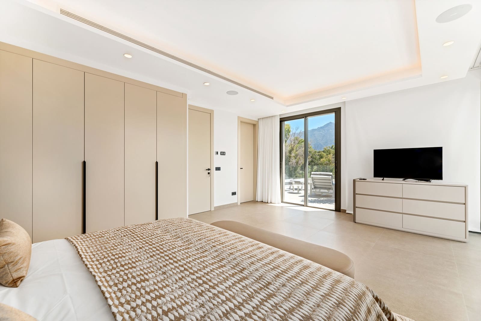4 soveværelse Villa til salg i Marbella med swimmingpool garage - € 3.950.000 (Ref: 9848796)
