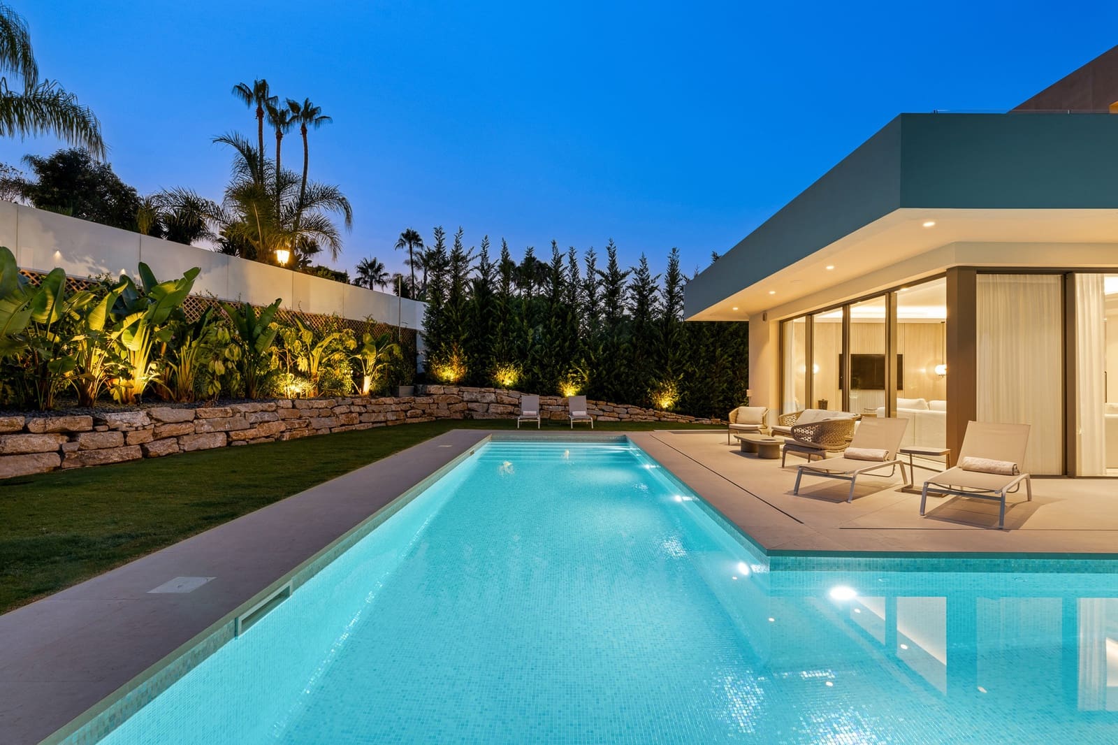 4 soveværelse Villa til salg i Marbella med swimmingpool garage - € 3.950.000 (Ref: 9848796)