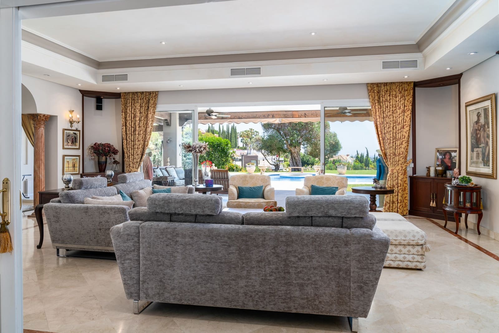 7 quarto Moradia para venda em Nueva Andalucia com piscina garagem - 5 595 000 € (Ref: 9848797)