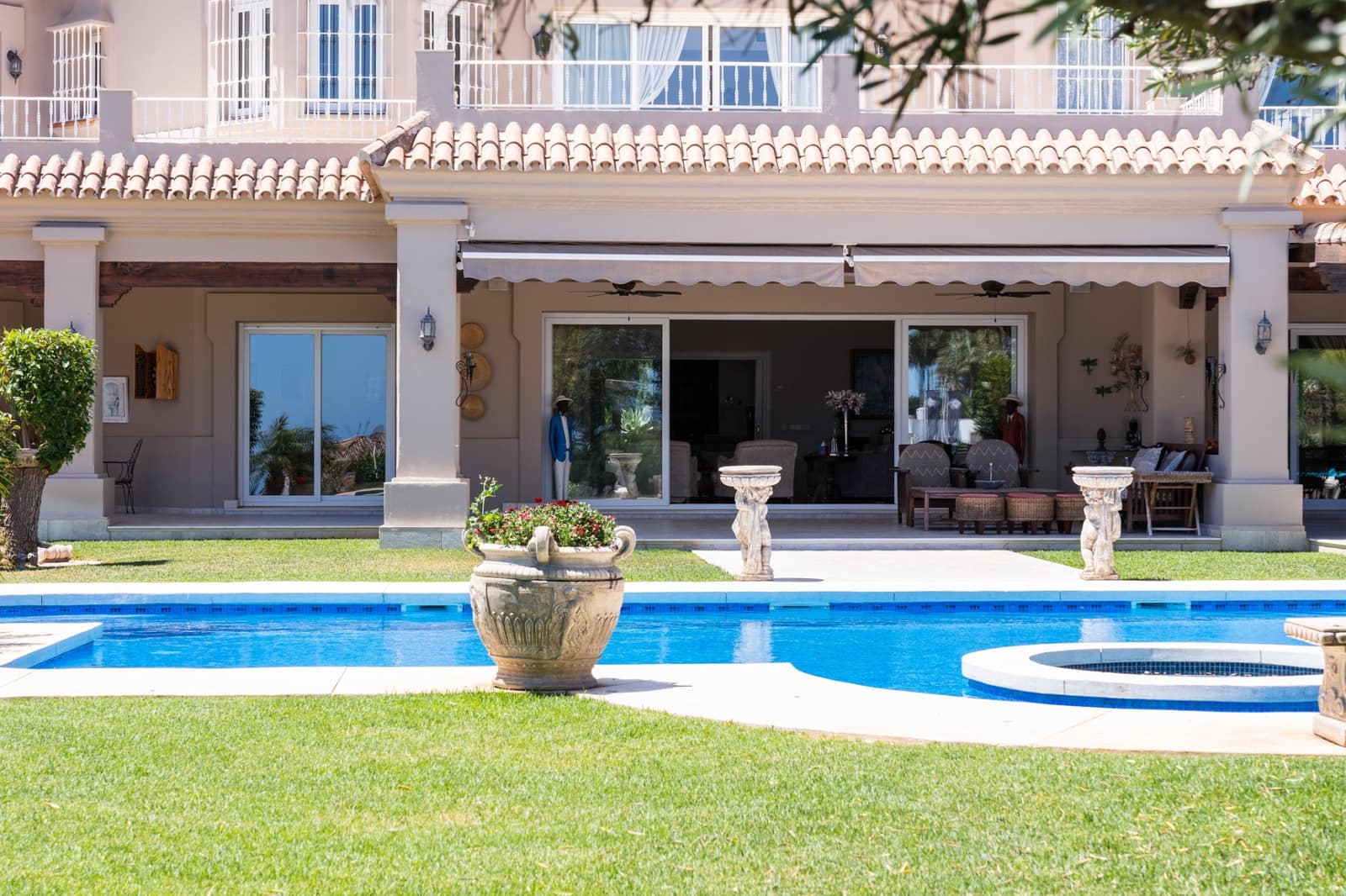 7 quarto Moradia para venda em Nueva Andalucia com piscina garagem - 5 595 000 € (Ref: 9848797)