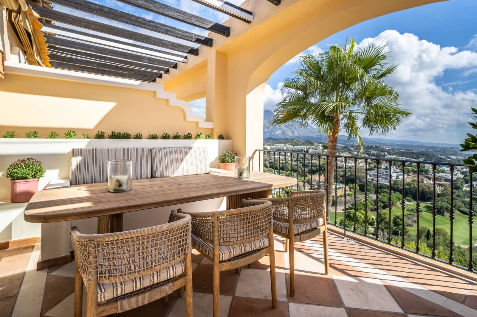 3 sovrum Takvåning till salu i Benahavis med pool garage - 1 375 000 € (Ref: 9848798)