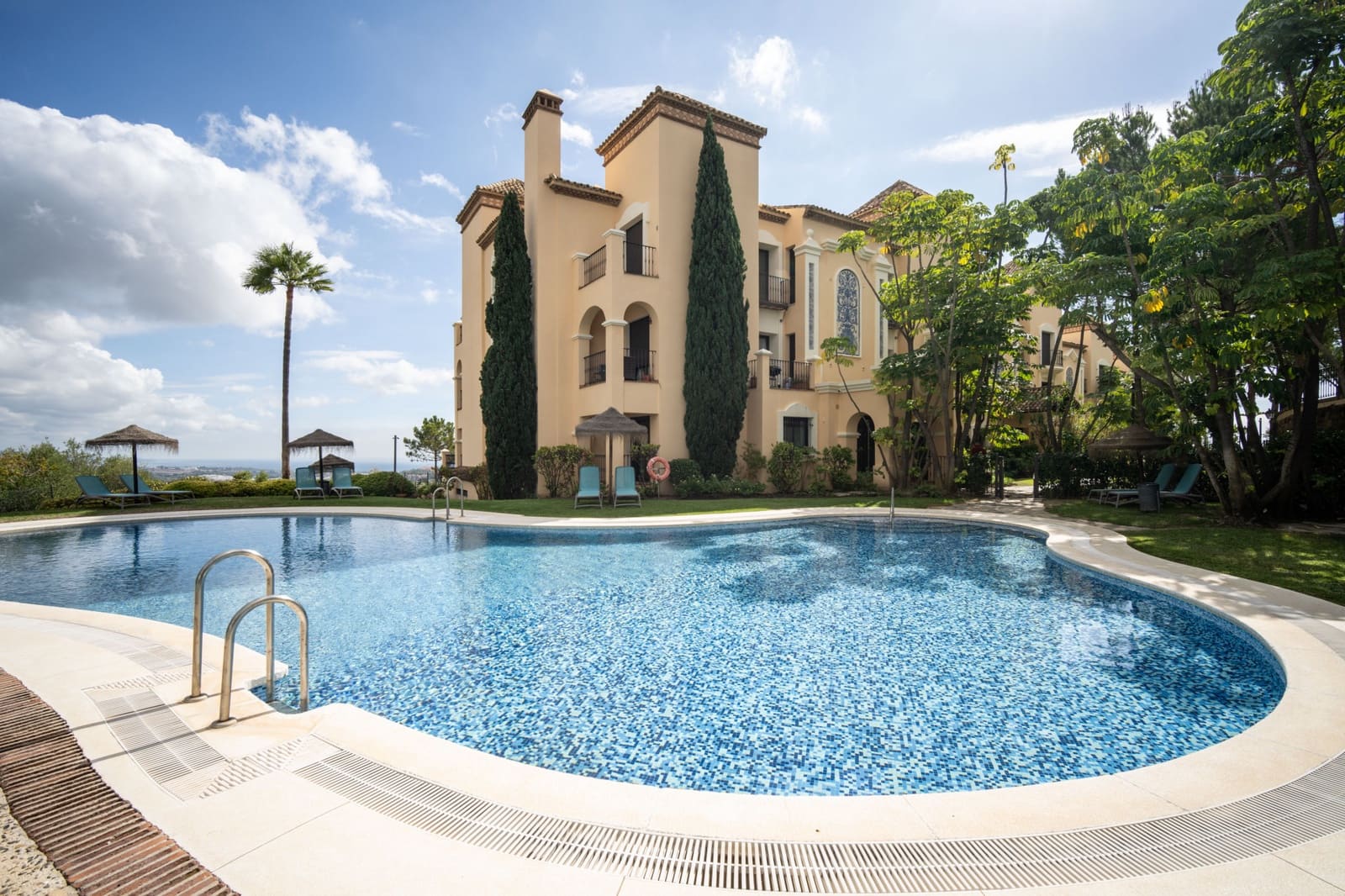 3 sovrum Takvåning till salu i Benahavis med pool garage - 1 375 000 € (Ref: 9848798)