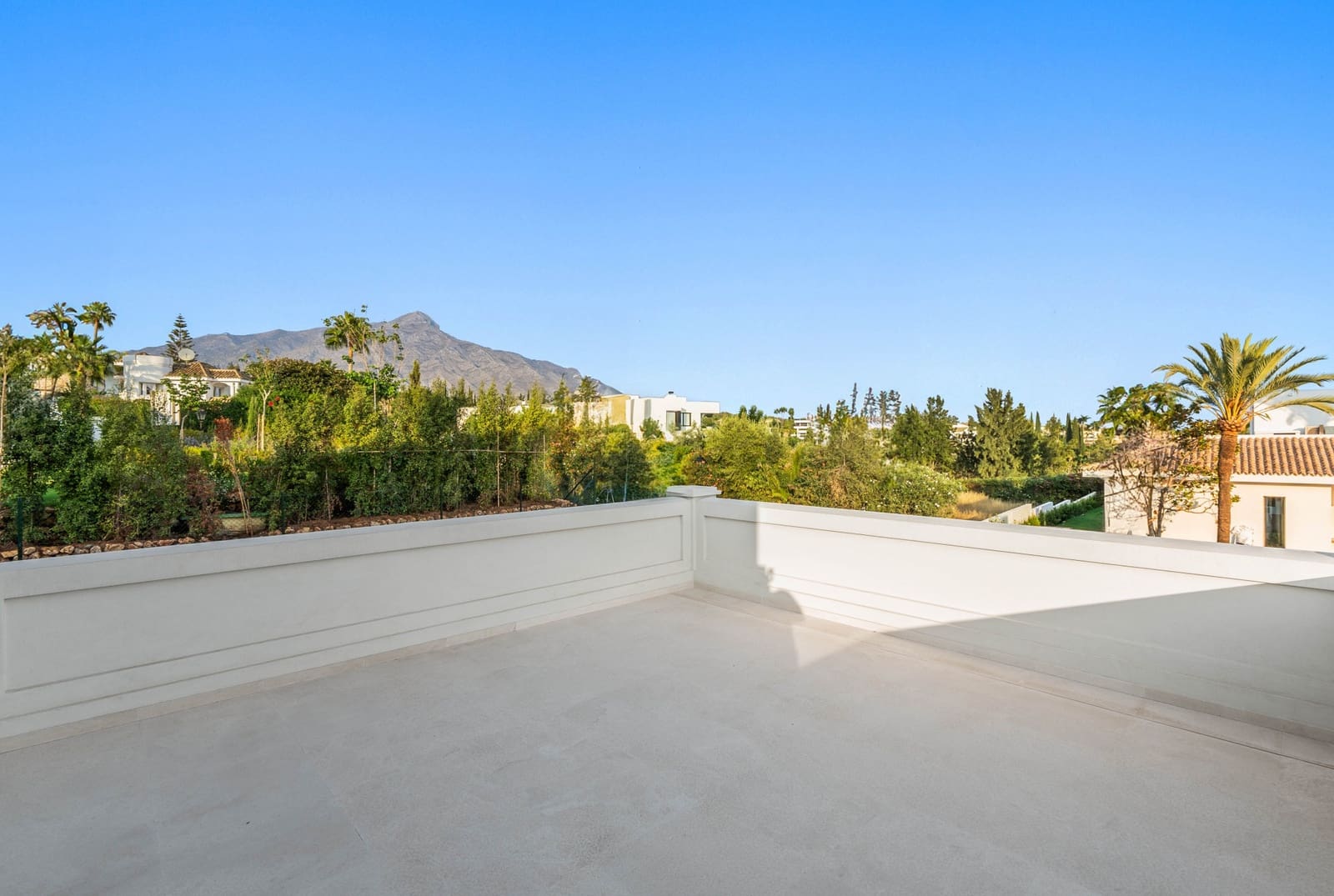 5 sypialnia Willa na sprzedaż w Marbella z basenem garażem - 4 595 000 € (Ref: 9848799)
