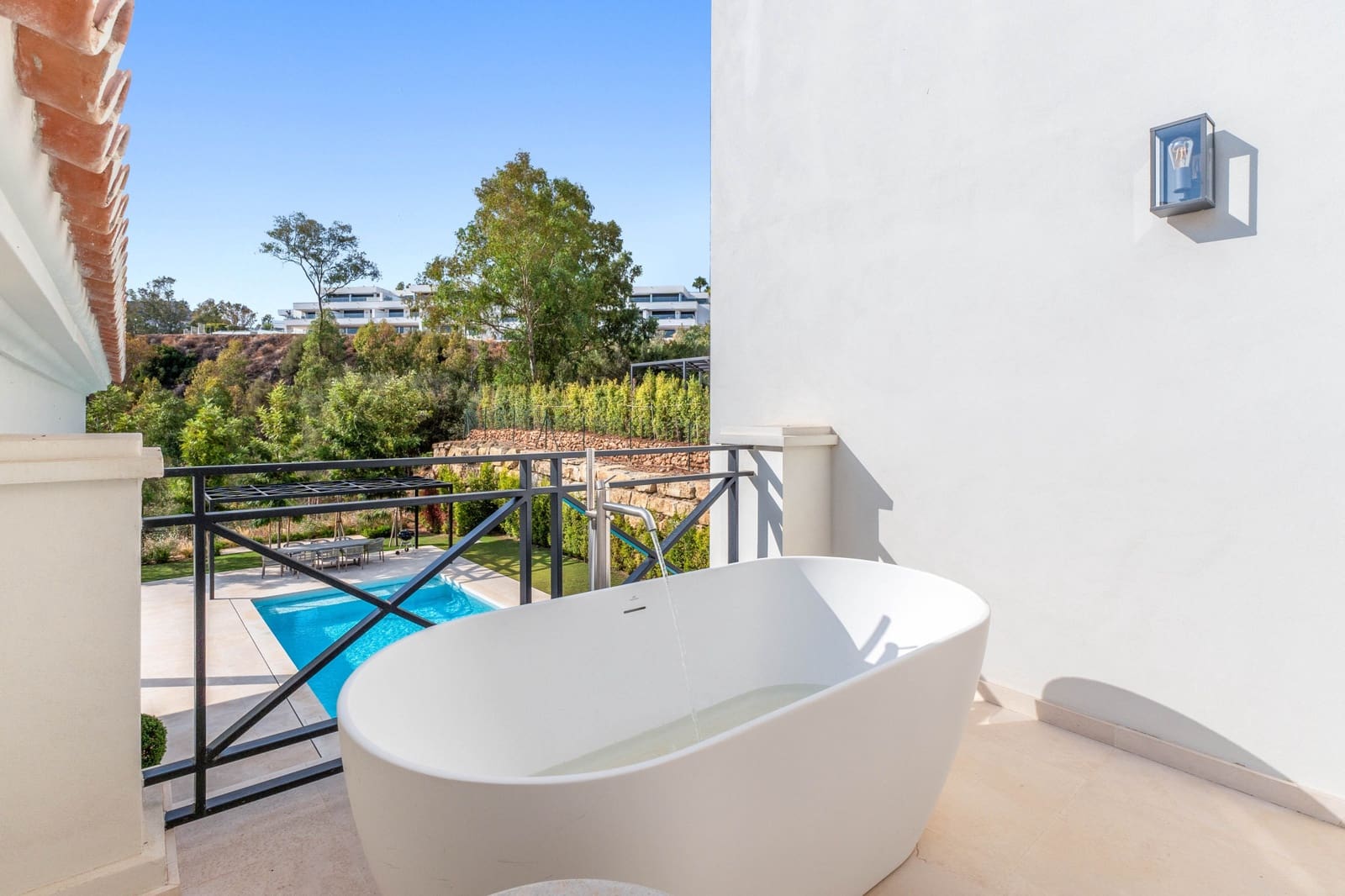 5 sypialnia Willa na sprzedaż w Marbella z basenem garażem - 4 595 000 € (Ref: 9848799)
