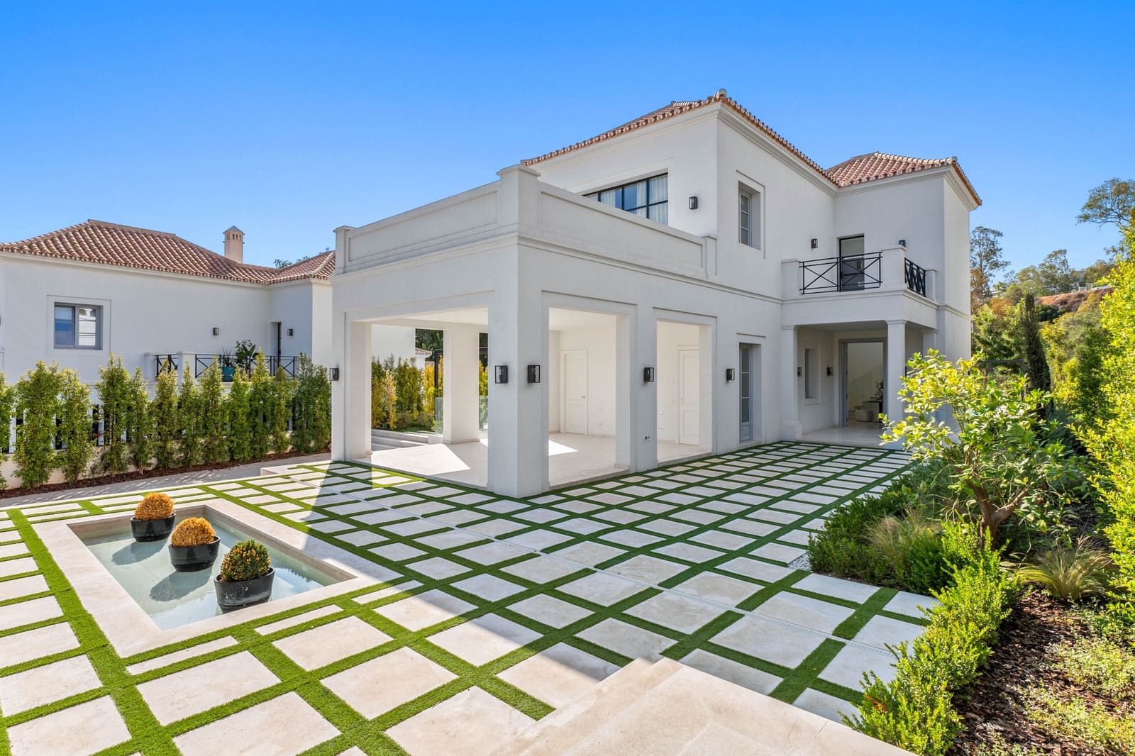 5 sypialnia Willa na sprzedaż w Marbella z basenem garażem - 4 595 000 € (Ref: 9848799)
