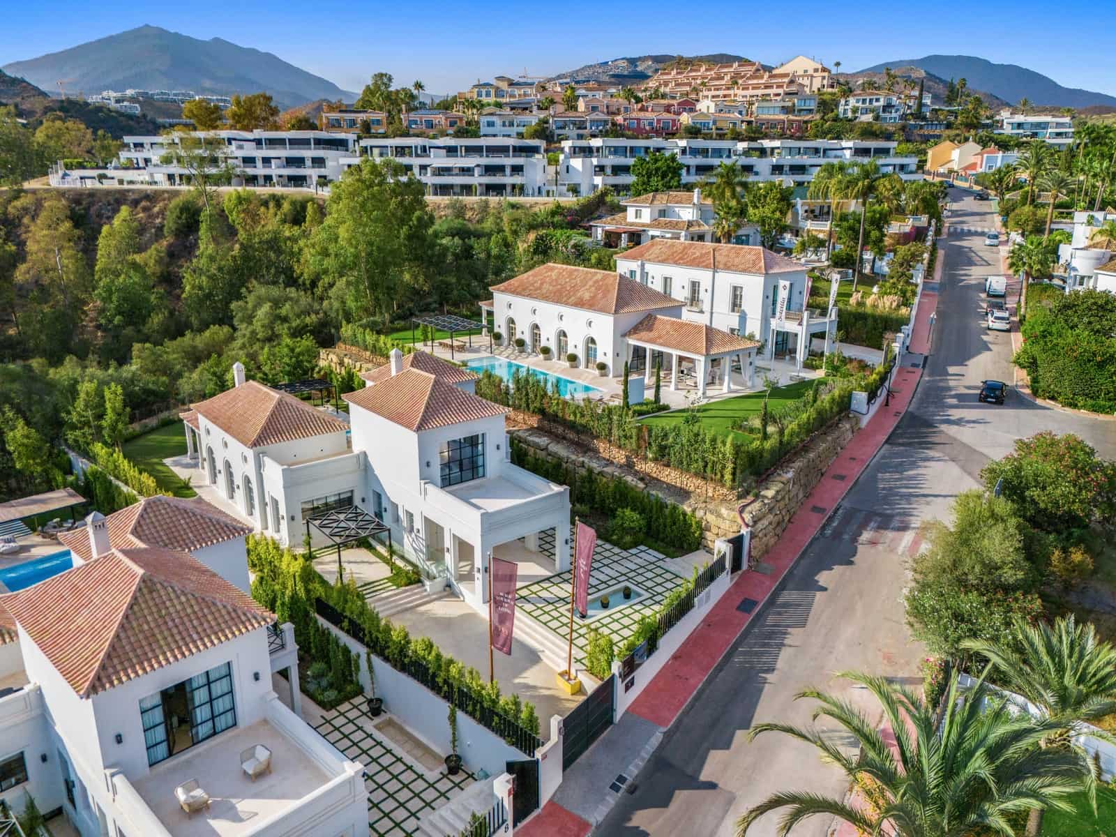 5 sypialnia Willa na sprzedaż w Marbella z basenem garażem - 4 595 000 € (Ref: 9848799)