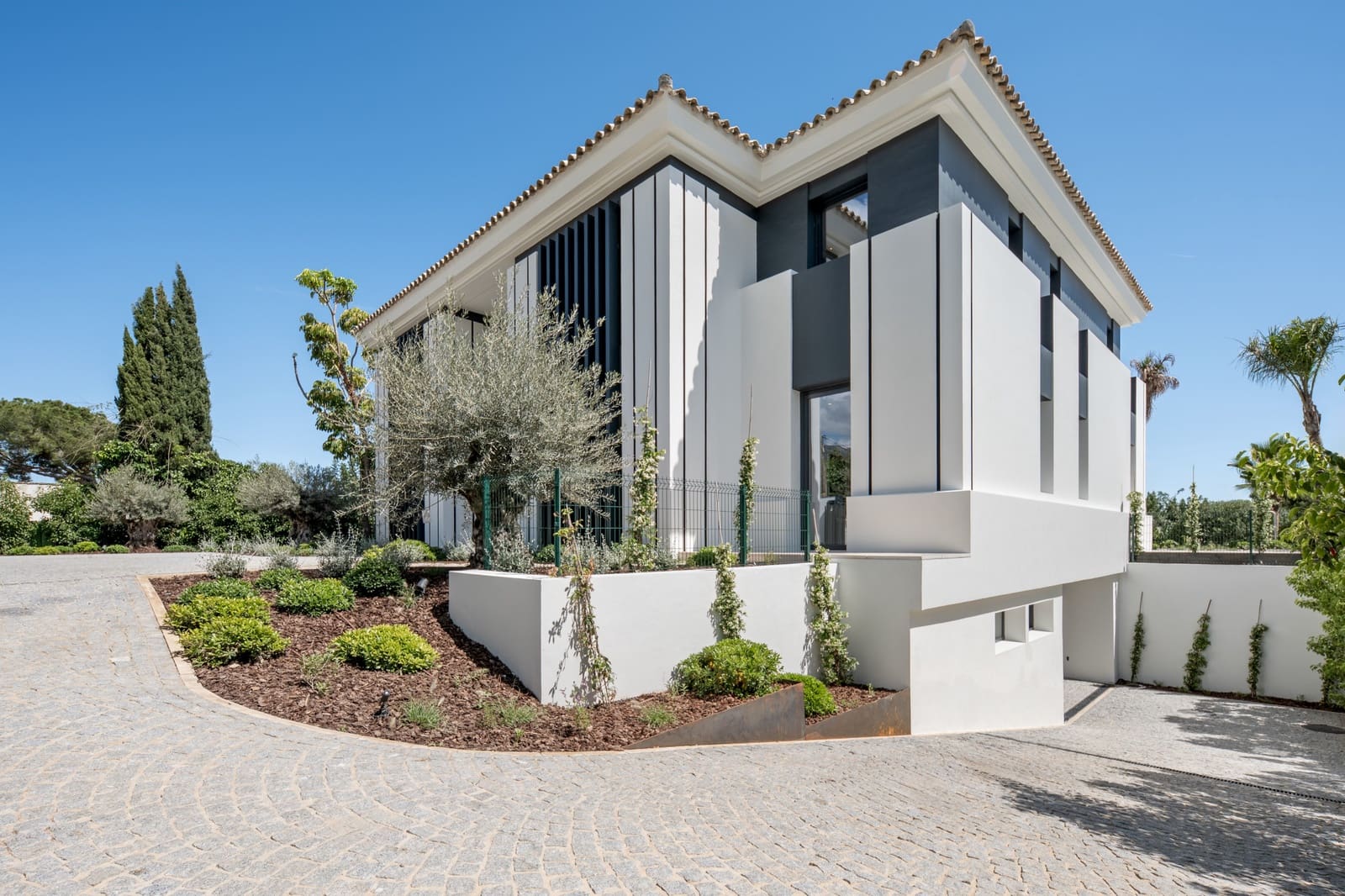 6 bedroom Villa for sale in Marbella with pool garage - € 9,300,000 (Ref: 9848800)