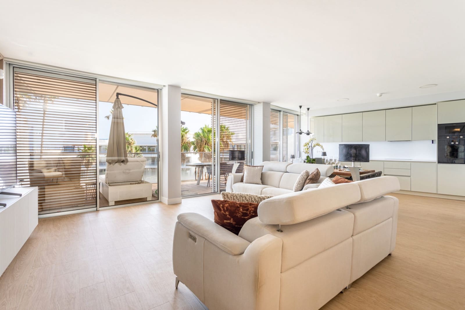 4 bedroom Apartment for sale in Estepona with pool garage - € 1,600,000 (Ref: 9848801)