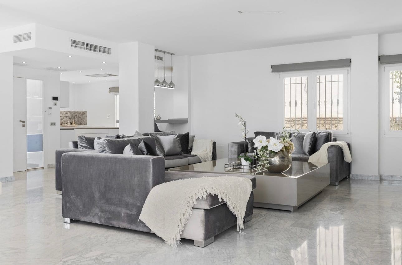 5 soverom Villa til salgs i Marbella med svømmebasseng garasje - € 2 200 000 (Ref: 9848810)