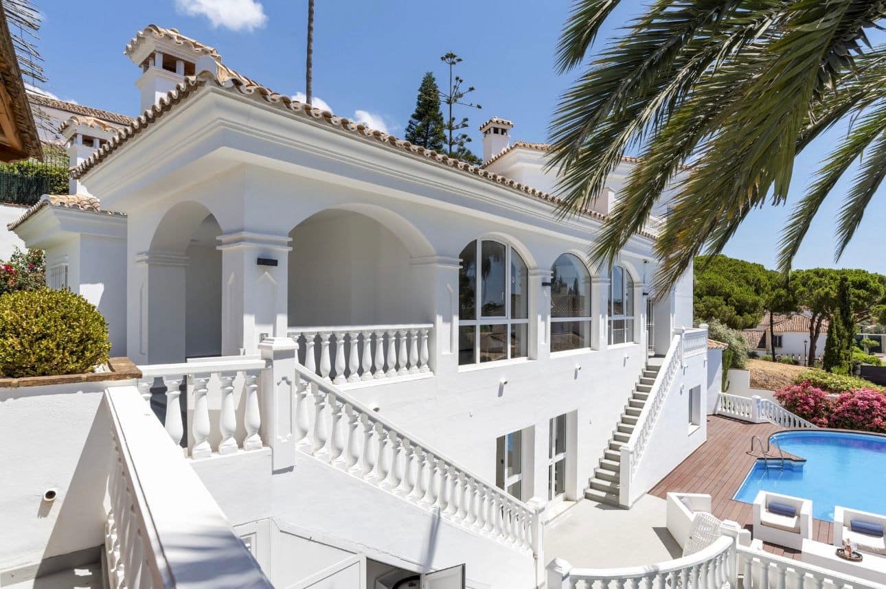 5 soverom Villa til salgs i Marbella med svømmebasseng garasje - € 2 200 000 (Ref: 9848810)