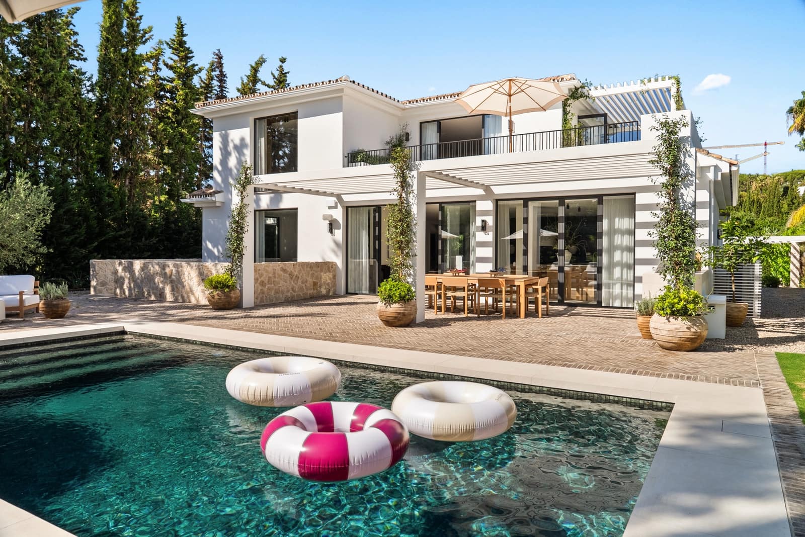 Chalet de 4 habitaciones en Marbella en venta con piscina garaje - 5.995.000 € (Ref: 9848812)