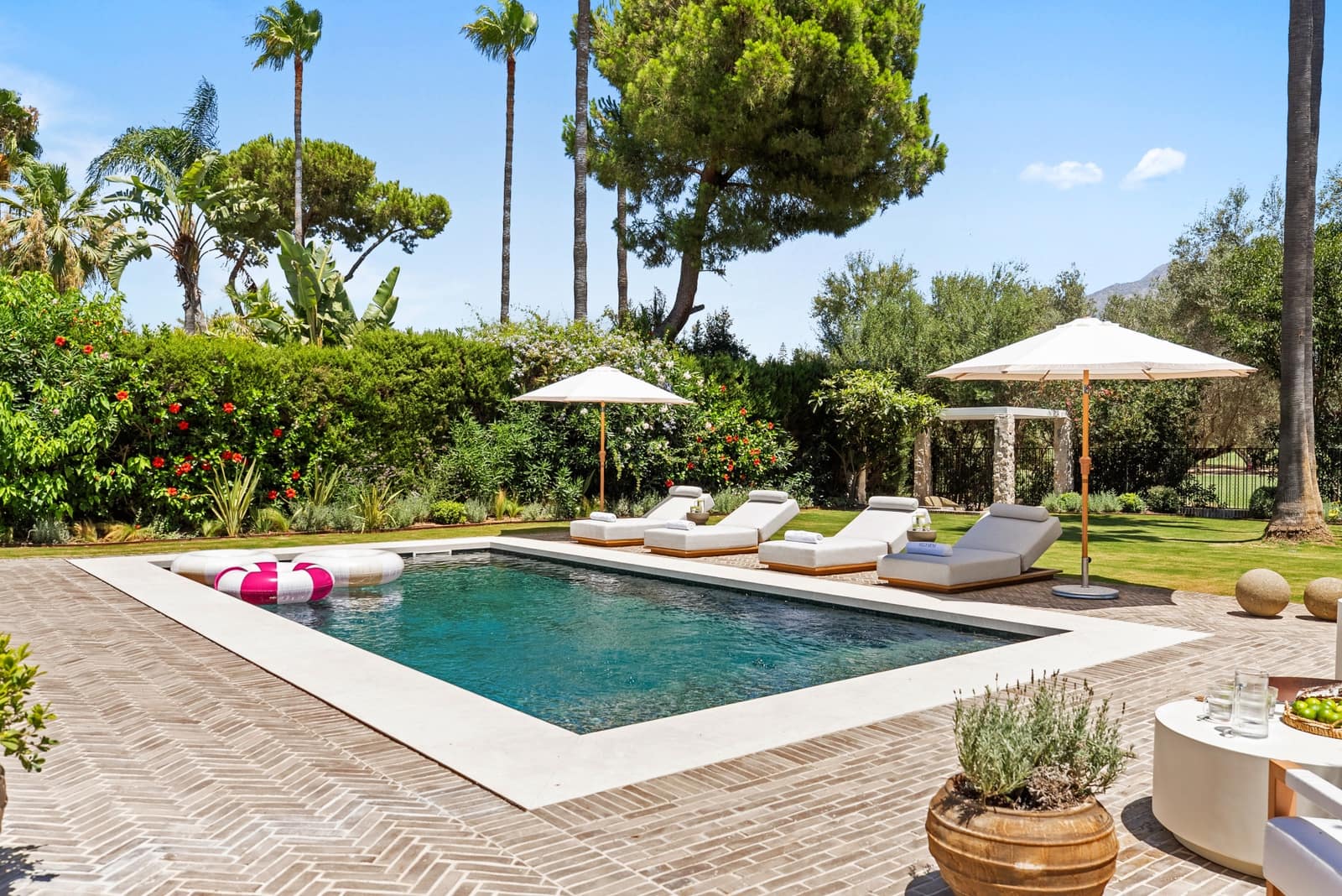Chalet de 4 habitaciones en Marbella en venta con piscina garaje - 5.995.000 € (Ref: 9848812)