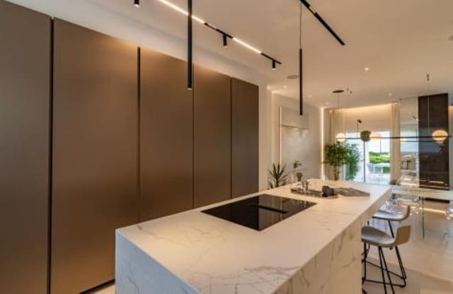 4 makuuhuone Omakotitalo myytävänä paikassa Lomas De Marbella, Marbella mukana uima-altaan 
autotalli - 5 460 000 € (Ref: 9848813)