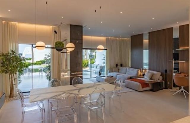 4 makuuhuone Omakotitalo myytävänä paikassa Lomas De Marbella, Marbella mukana uima-altaan 
autotalli - 5 460 000 € (Ref: 9848813)
