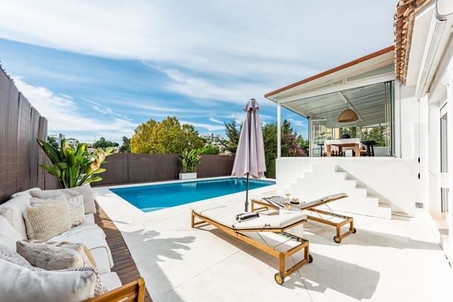 3 sypialnia Willa na sprzedaż w Nueva Andalucía Centro, Marbella z basenem garażem - 999 000 € (Ref: 9848814)