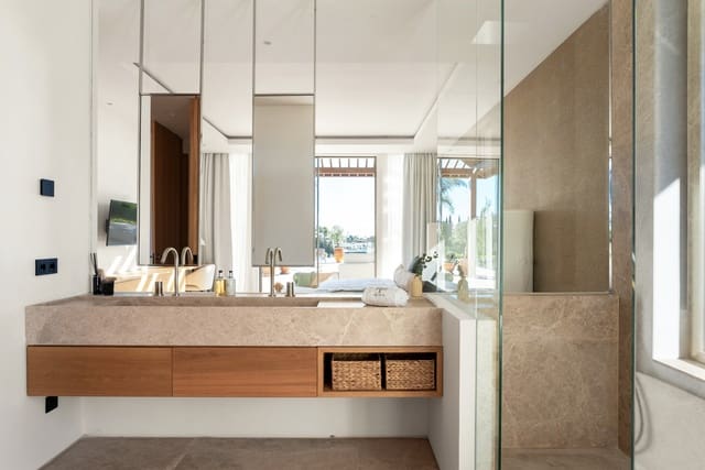 6 quarto Moradia para venda em Los Naranjos, Marbella com piscina garagem - 8 995 000 € (Ref: 9848819)