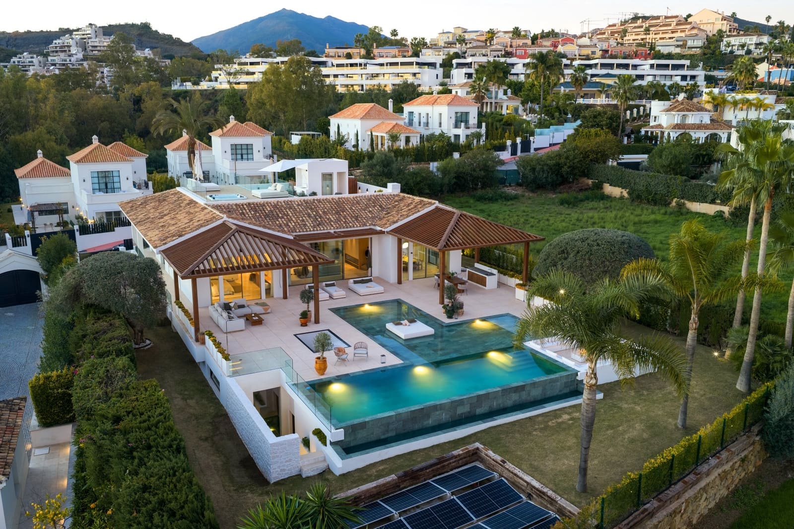 6 quarto Moradia para venda em Marbella com piscina garagem - 8 995 000 € (Ref: 9848819)