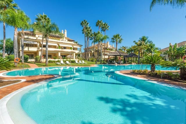 Ático de 3 habitaciones en Los Naranjos, Marbella en venta con piscina garaje - 1.650.000 € (Ref: 9848820)