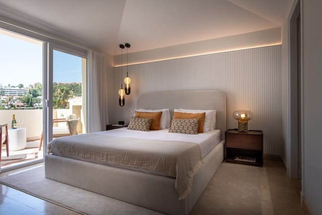 Ático de 3 habitaciones en Los Naranjos, Marbella en venta con piscina garaje - 1.650.000 € (Ref: 9848820)