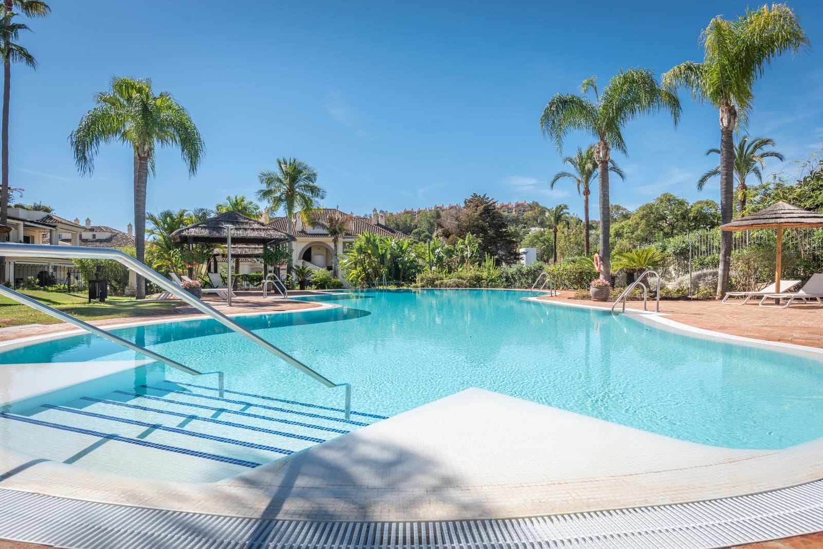 Ático de 3 habitaciones en Marbella en venta con piscina garaje - 1.650.000 € (Ref: 9848820)
