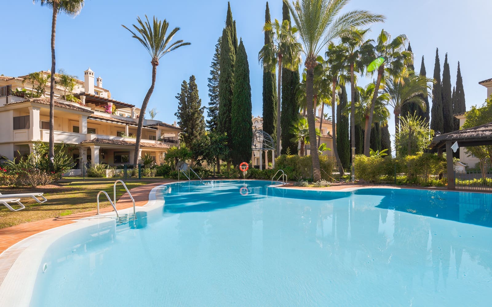 3 chambre Penthouse à vendre à Marbella avec piscine garage - 3 950 000 € (Ref: 9848824)