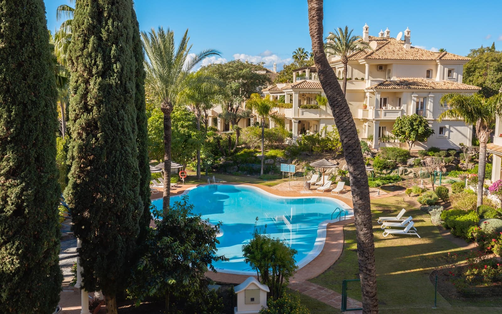 3 chambre Penthouse à vendre à Marbella avec piscine garage - 3 950 000 € (Ref: 9848824)