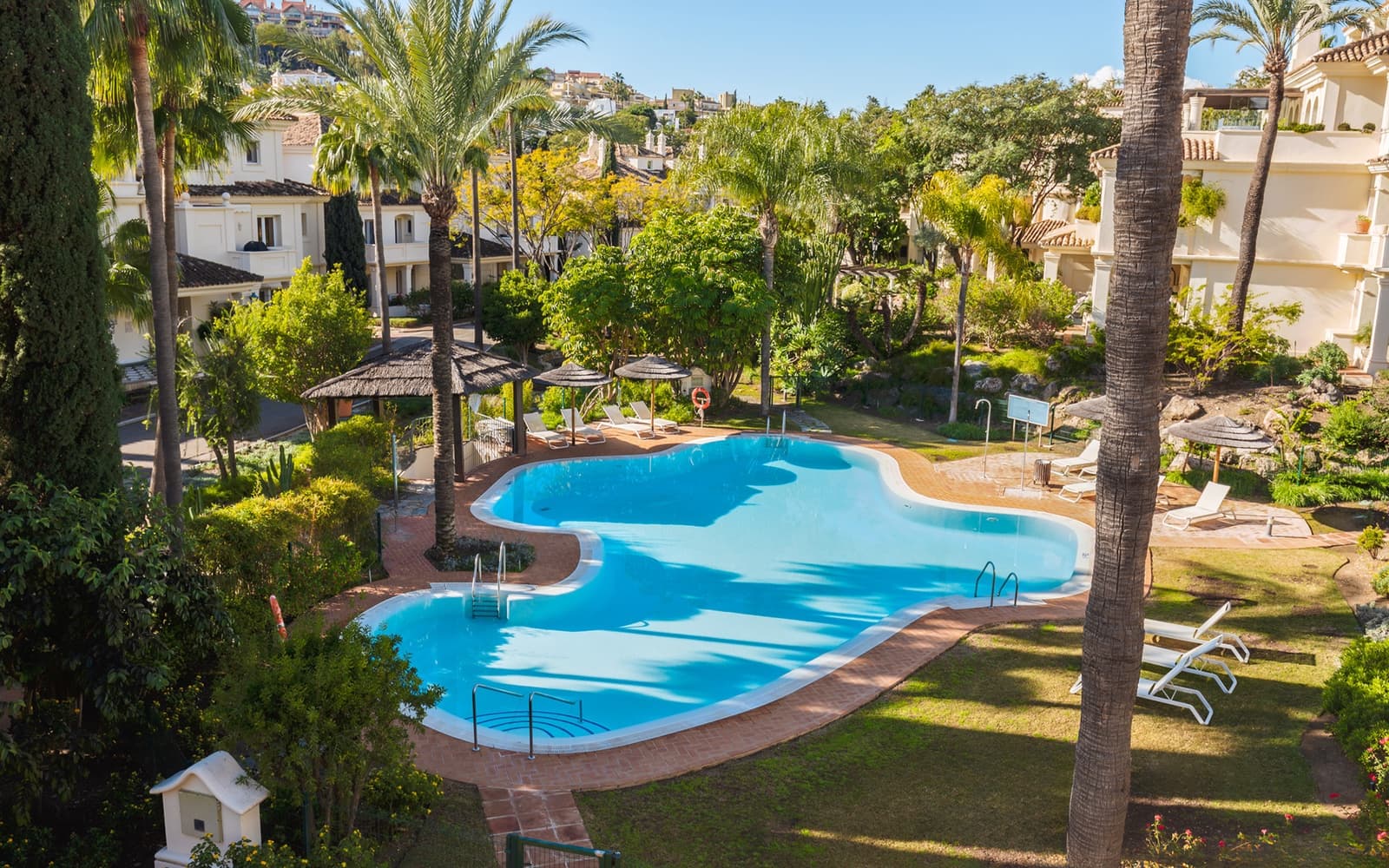 3 chambre Penthouse à vendre à Marbella avec piscine garage - 3 950 000 € (Ref: 9848824)
