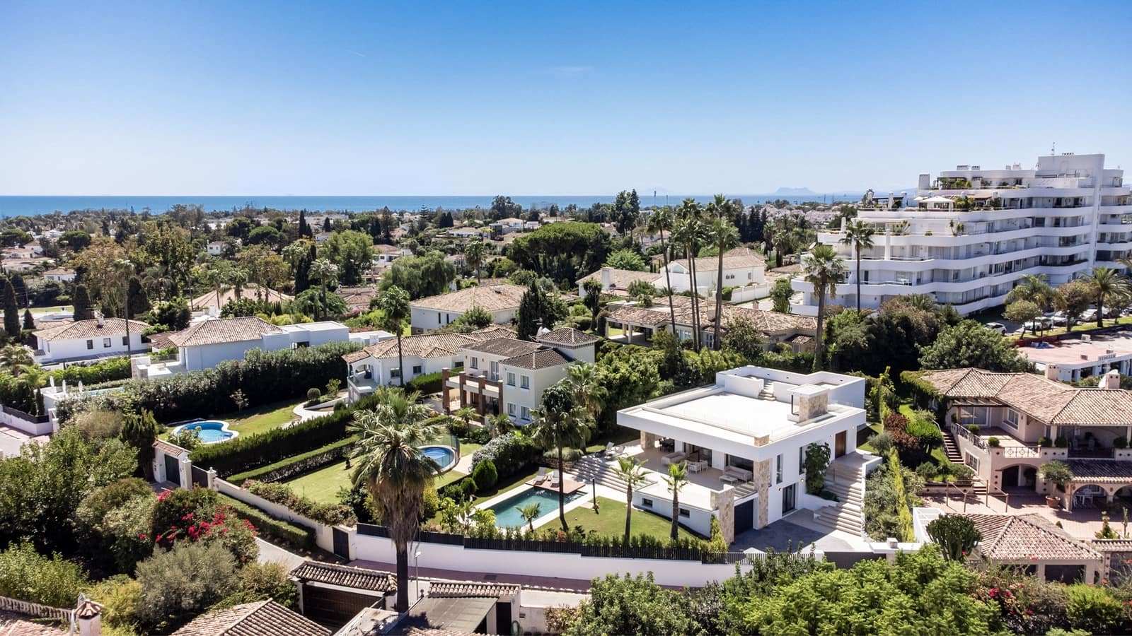 4 bedroom Villa for sale in Guadalmina with pool garage - € 2,995,000 (Ref: 9848825)