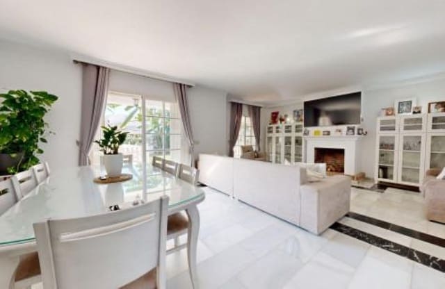 6 soveværelse Semi-Rækkehus til salg i Lomas De Marbella, Marbella med swimmingpool garage - € 3.700.000 (Ref: 9848827)
