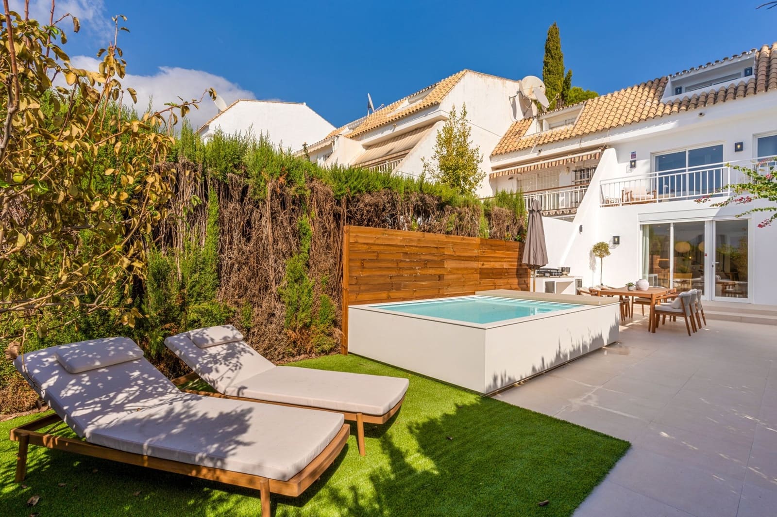 4 quarto Casa em Banda para venda em Marbella com piscina - 1 099 000 € (Ref: 9848828)