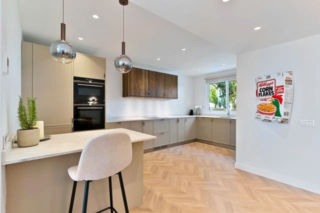 Casa de 4 habitaciones en Nagüeles Alto, Marbella en venta con piscina - 995.000 € (Ref: 9848828)