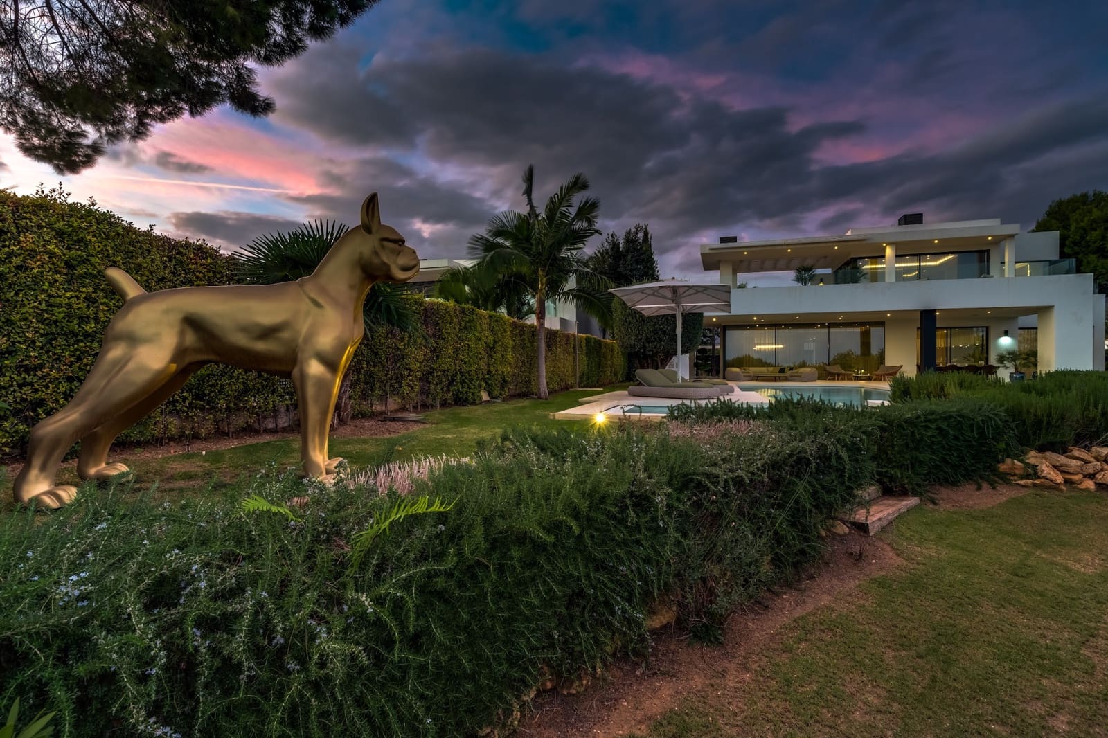 5 bedroom Villa for sale in Marbella with pool garage - € 7,995,000 (Ref: 9848829)