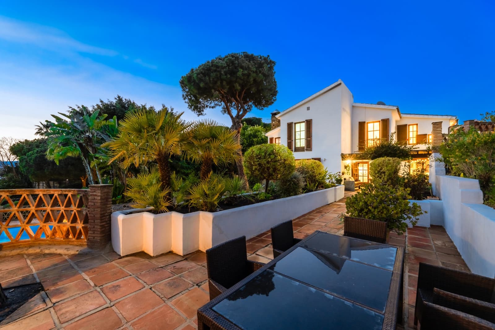 7 Zimmer Villa zu verkaufen in Marbella mit Pool Garage - 2.495.000 € (Ref: 9848830)